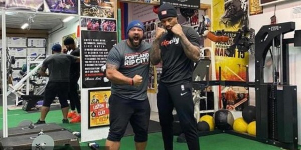 利拉德的拳击世界：超远三分如同他的重拳