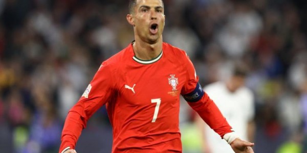 停不下来！40岁C罗打进个人国家队第139球，也是生涯第941球