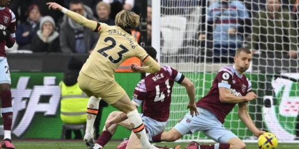 鲸鱼直播官网-忘划线错划线一天错三次 英超VAR又成众矢之的