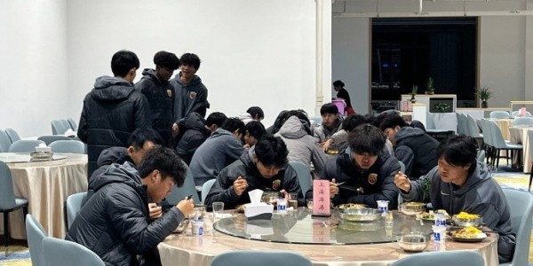 上海海港B队抵达云南昆明海埂基地，正式开启为期三周的冬训